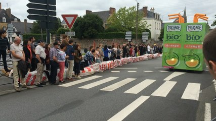 La caravane du Tour fait sensation