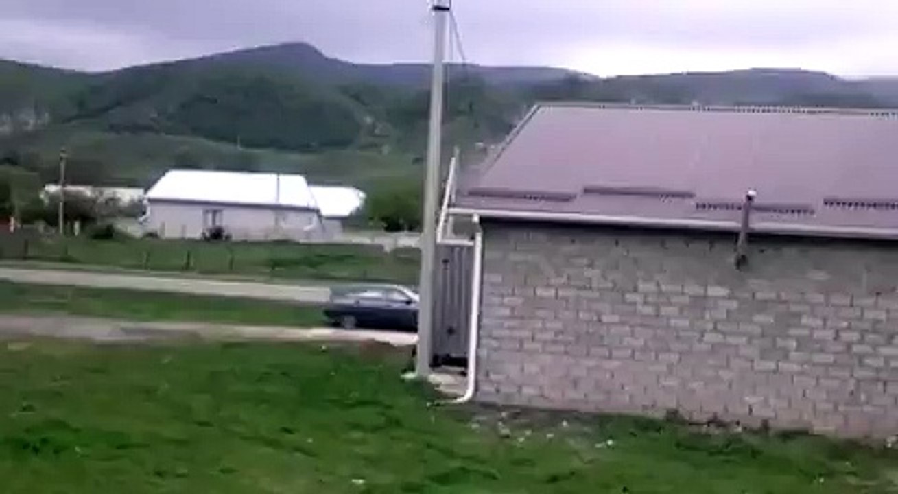 4x4 vs voiture de police russe