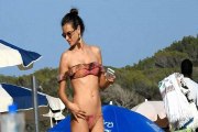 Alessandra Ambrosio luce tipazo en Ibiza