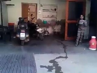 ap b chair per bethne se pehle achi tarha check kar lia kare kahin ap k sath b esa na ho jaye