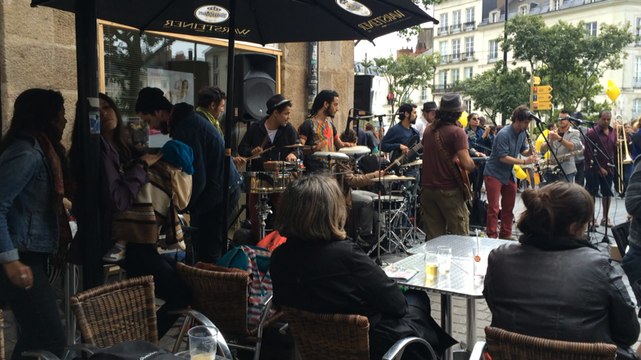 Groupe de musique au coin de la rue pour le Voyage à Nantes