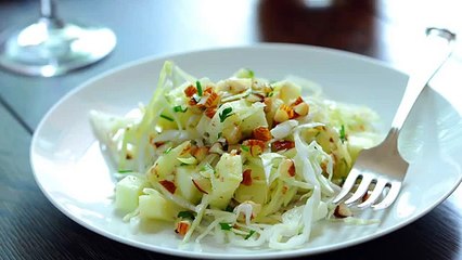 Aprende cómo preparar una ensalada de manzana verde con repollo
