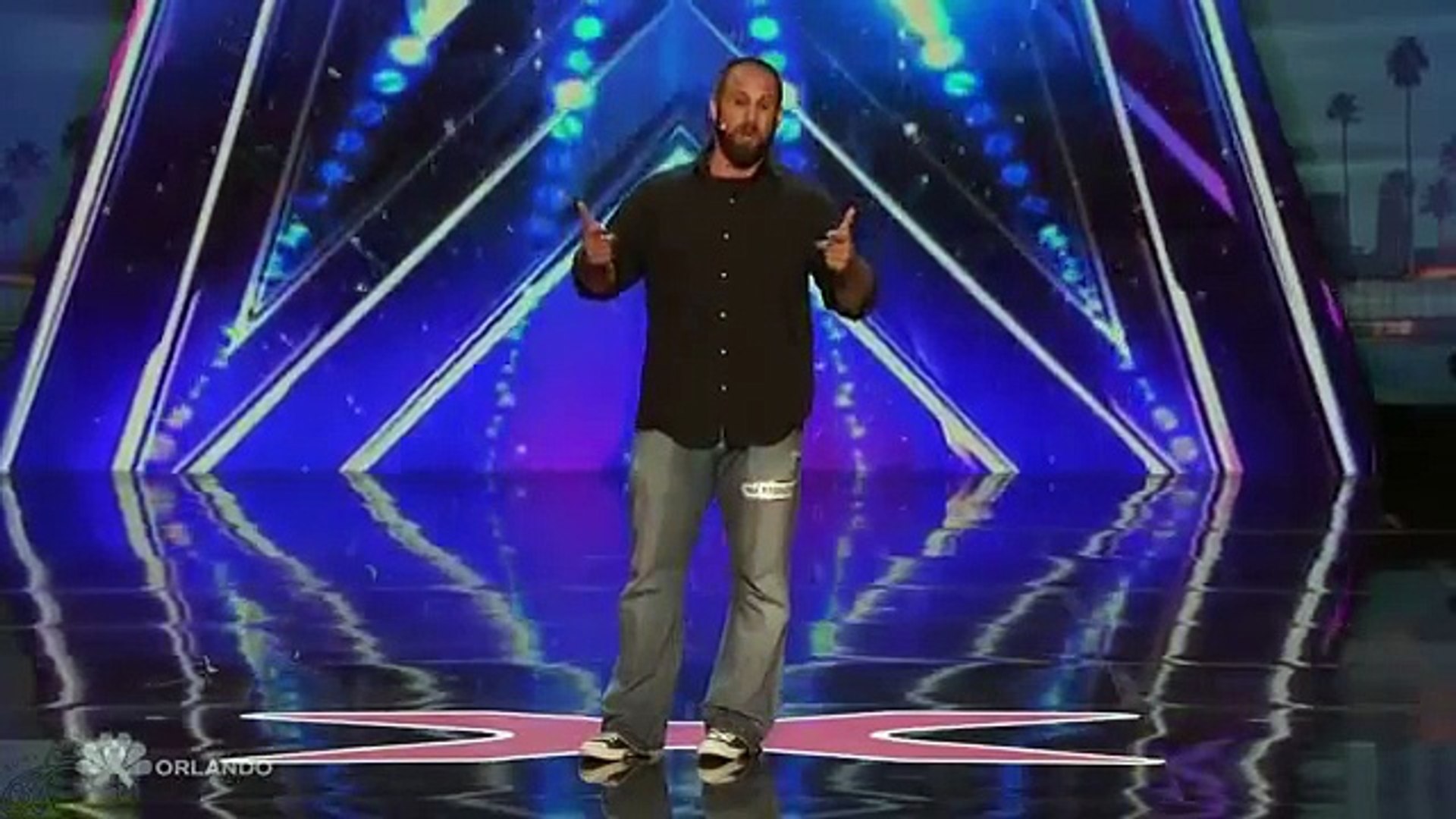 Eagles star Jon Dorenbos does 'America's Got Talent' magic trick (video)