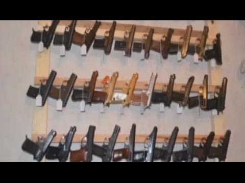 Reggio Emilia - Sequestrate 2600 armi a un imprenditore (04.07.16)