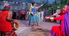 Duniya Ka Mela Mele Mein Ladki - Hema Malini, Dharmendra, Raja Jani Song