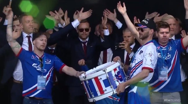 Clapping géant pour les joueurs islandais à Reykjavik