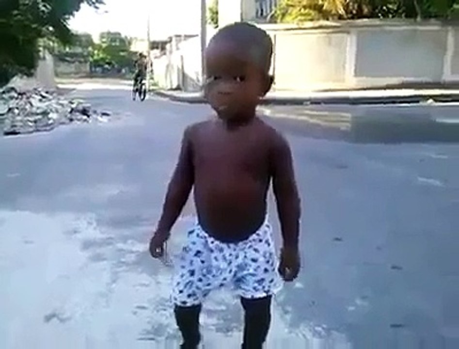 رقص إفريقي مضحك جداااا ادخل لن تندم