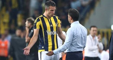 Fenerbahçe'de Robin van Persie İsteksiz Tavırlarıyla Dikkat Çekiyor