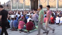 Davutoğlu: 'Teröre Karşı Hep Beraber Millet ve Müslümanlar Olarak Omuz Omuza Vermek Durumundayız'