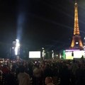 Impressionnante vague de panique après des explosions dans la fan zone à Paris