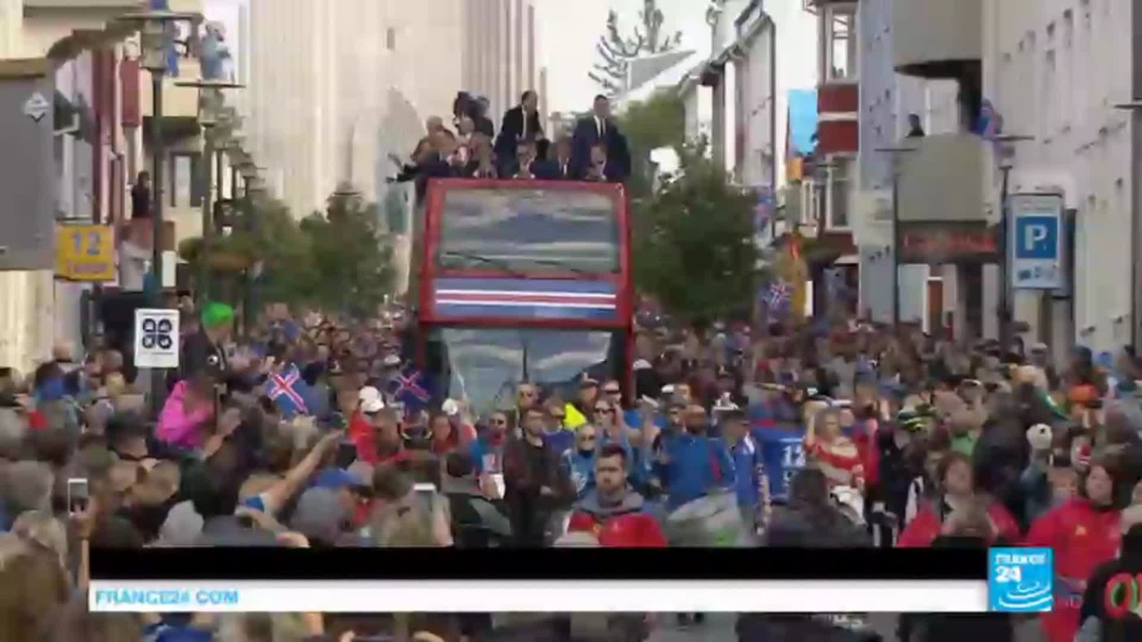 EURO 2016 : les footballeurs islandais accueillis en héros à leur retour à Reykjavik