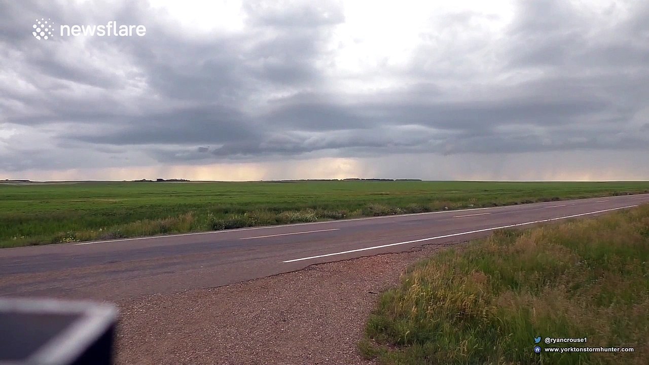 Huge shelf cloud in Canada