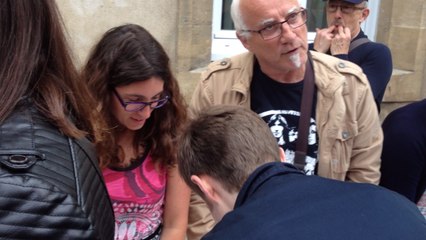 Applaudissements pour le héros