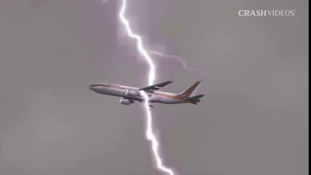 Amazing!!! Airplane Struck By Lightning - Plane Crash