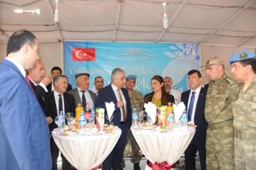 Hakkari Valiliği'ndeki Bayramlaşmaya Dbp'li Belediye Eşbaşkan da Katıldı