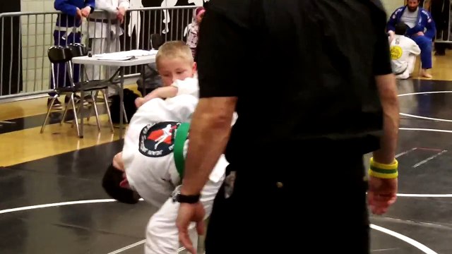 10 year old kid jiu jitsu BJJ 2012 Michigan Jiu-jitsu Championship first place match