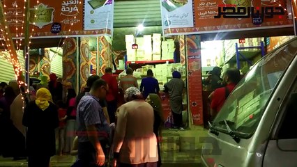 زحام الإسكندرانية على منافذ بيع الكعك بالمحلات الشهير