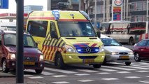 Ambulances 17-133 en 15-106 met spoed naar het EMC Rotterdam