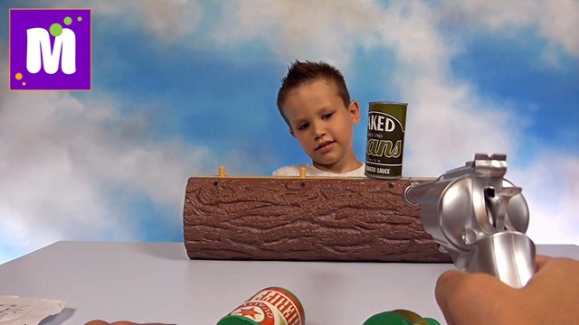 Супер Тир дома Макс стреляет лазером из пистолета по бутылкам игрушка для мальчиков на канале Мистер Макс Sharp Shooter