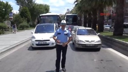 Çanakkale İskelesi'nde Günübirlik Tatilci Kuyruğu