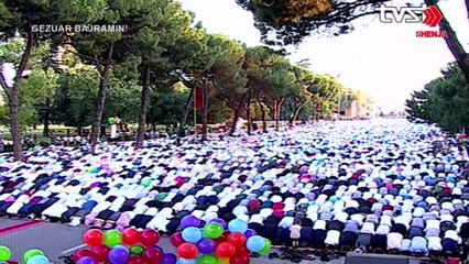 Imami i Qabesë fal namazin e Bajramit në Tiranë