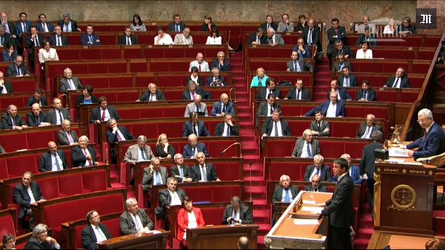 Valls annonce un nouveau 49.3, les députés de droite quittent l’hémicycle
