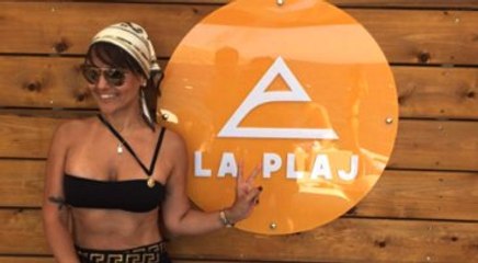 Demet Akalın Hadise'nin Plajına Gitti