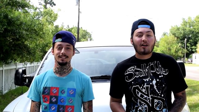 Le coup de la blague du klaxon de train dans un drive-in tourne mal