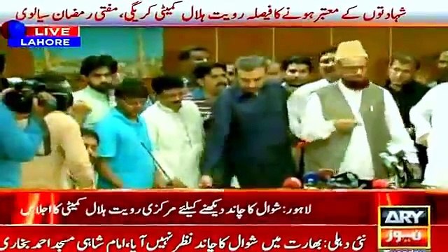 Mufti Muneeb Ur Rehman Got Angry and breaks the telephone wire!