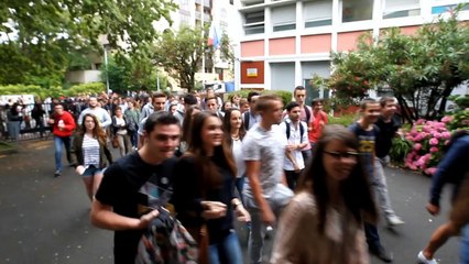 Affichage des résultats du bac au lycée Saint-Cricq ce mardi matin