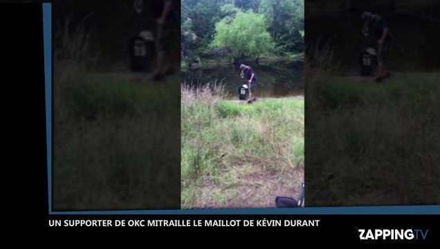 NBA – Kévin Durant : Après son départ aux Warriors, des fans d’OKC détruisent son maillot à la mitraillette (Vidéo)