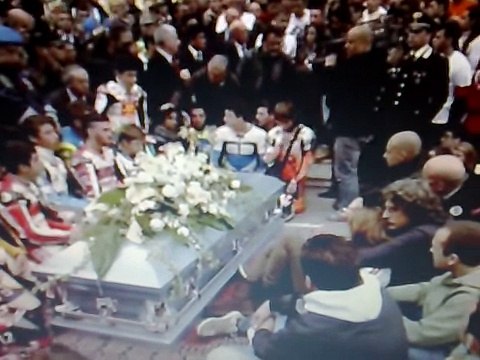 marco simoncelli funerale-siamo solo noi 27 10 20111