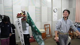 獅子舞練習［巻物を口に銜えてみる］（2010.01.26.火）小槌会/Shishi
