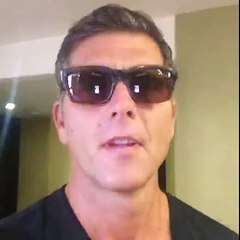 Christian Meier Camino al Meet and Greet de 'Todos los hombres son Iguales'