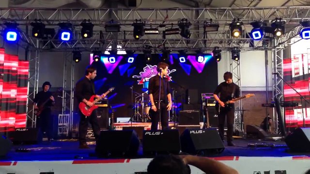 Vodafone Freezone 17. Liselerarası müzik yarışması SYAL - Yavuz Çetin Yaşamak İstemem