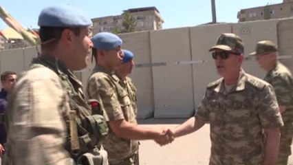 Orgeneral Akar, Bayramın İlk Gününü Mehmetçik ile Geçirdi