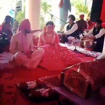 Tharki Bandhe Ne LAYI SHARAM - Dekho Gurdware Ch Ki Karda