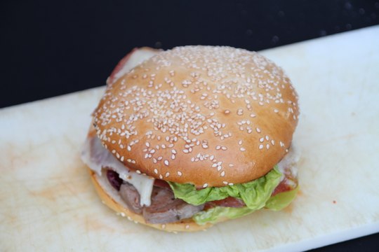 Euskal Burger à la plancha cuisiné par Dominique Massonde chef de la maison Oppoca à Ainhoa