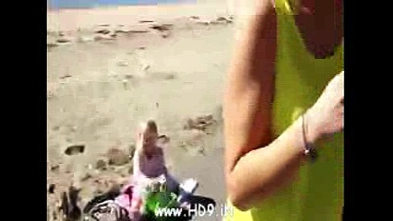 Girl_Accidentally_Licking_Bird_Poowhats