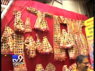 #RathYatra2016 - Devotees awaits Lord's arrival for the Mameru in Saraspur, Ahmedabad - Tv9