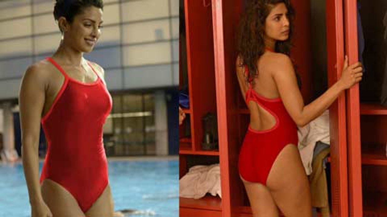 Priyanka Chopra-Dwayne Johnson-Zac Efron HOT Baywatch Poster | 4th of July