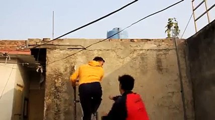 Kon Kon Pathang kay Pechay Aisay Baghta Tha ?