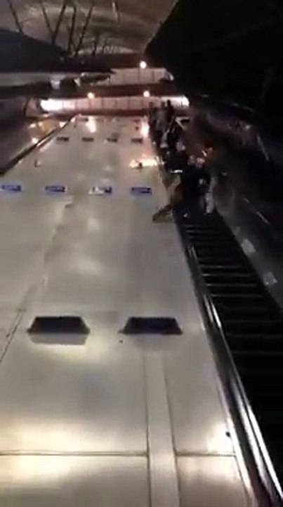 Glissade sur un escalator