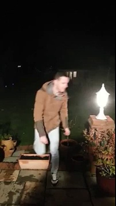 Il rate complétement son feu d'artifice
