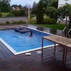 Plongeoir fait maison avec des tables (Fail)