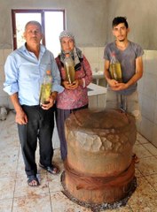 Çalba Otunu Toplayıp Damıttılar, Kilosunu 450 Liradan Satıyorlar