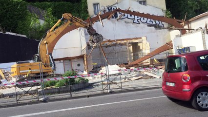 destruction de la halle aux arts Angouleme 1