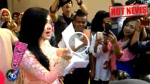 Syahrini Bagi-bagi Rejeki kepada Anak-anak - Cumicam 06 Juli 2016