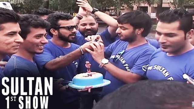 Salman Khan's CRAZY Fans CELEBRATES Sultan Release