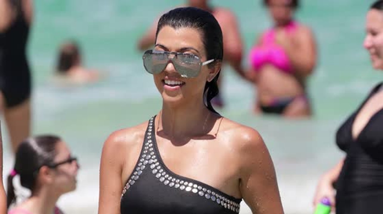Kourtney Kardashian à la plage à Miami
